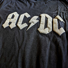 Charger l&#39;image dans la galerie, Black t-shirt with AC/DC logo on a plain background