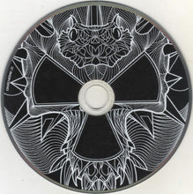 Cargar imagen en el visor de la galería, Decorative compact disc with intricate black and white cat design on a white background