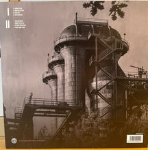 Load image into Gallery viewer, Damaged: High Fighter - Live At WDR Rockplast back vinyl record cover artwork.