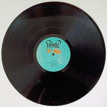 Charger l'image dans la galerie, Fossile - No King black vinyl record.