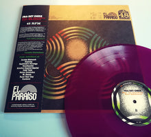Cargar imagen en el visor de la galería, Purple vinyl record with colorful cover and 'El Parañso' branding on a light blue background