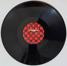 Charger l'image dans la galerie, Garth Brooks - In pieces black vinyl record.