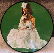 Cargar imagen en el visor de la galería, Vinyl record with a picture disc featuring a woman in a white dress on a green background.