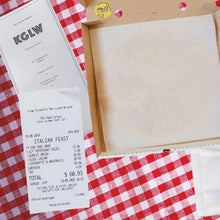 Cargar imagen en el visor de la galería, Open pizza box with a checkered tablecloth and a menu on top