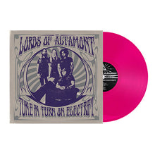 Cargar imagen en el visor de la galería, Vinyl record with pink disc and album cover featuring band members on a white background