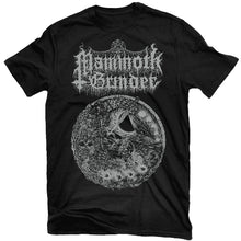 Cargar imagen en el visor de la galería, Black t-shirt with &#39;Mammoth Grinder&#39; band name and monochrome graphic design.