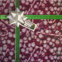 Charger l&#39;image dans la galerie, Gift with candy-themed wrapping paper, green ribbon, and silver bow.