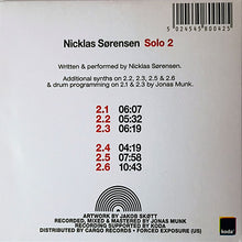 Cargar imagen en el visor de la galería, Back cover of a music album with tracklist and credits on a white background