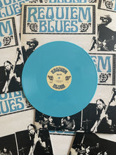 Cargar imagen en el visor de la galería, Blue vinyl record with 'Requiem Blues' on a background of black and white album covers.