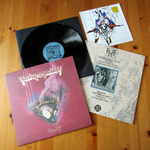 Cargar imagen en el visor de la galería, Vinyl record with cover and additional items on a wooden surface