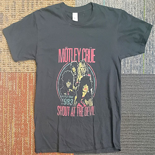 Motley Crue - Unisex T-Shirt:  Shout At The Devil (Black)