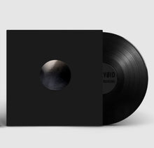 Cargar imagen en el visor de la galería, Black vinyl record with a dark cover on a light gray background