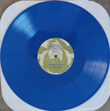 Cargar imagen en el visor de la galería, Blue vinyl record with a white label on a beige background
