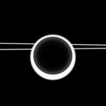 Cargar imagen en el visor de la galería, Black circle with white outline on a black background