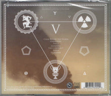 Cargar imagen en el visor de la galería, Truckfighters - V back compact disc cover.
