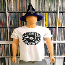 Charger l'image dans la galerie, Fuzzorama Records - Logo Shirt  male mannequin.